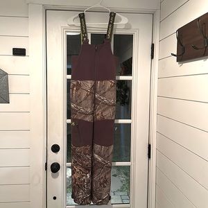 Under Armour Camouflage Fleece Lined Bibs, Cold Gear, Youth Medium, Loose Fit